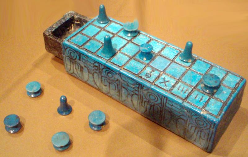 WV22 - Faience senet board and playing pieces WV22 - Faience senet board and playing pieces