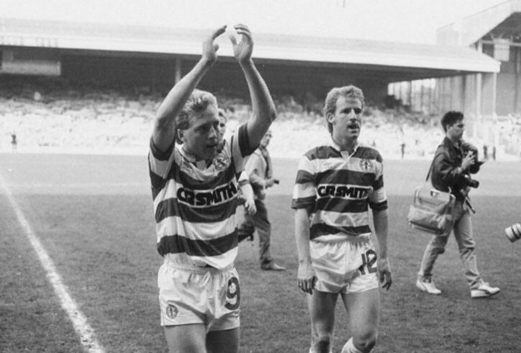 McAvennie salutes the fans after win v Dunfermline 1988