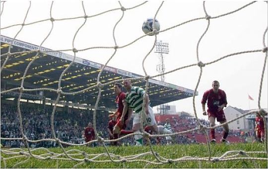 Hartson scores at Pittodrie 2006