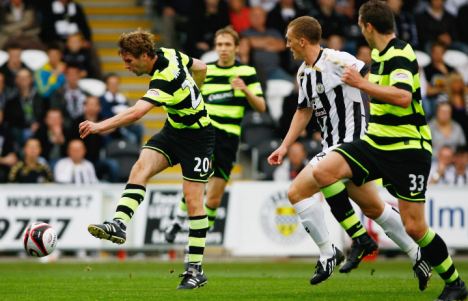 McCourt scores v St Mirren 2009