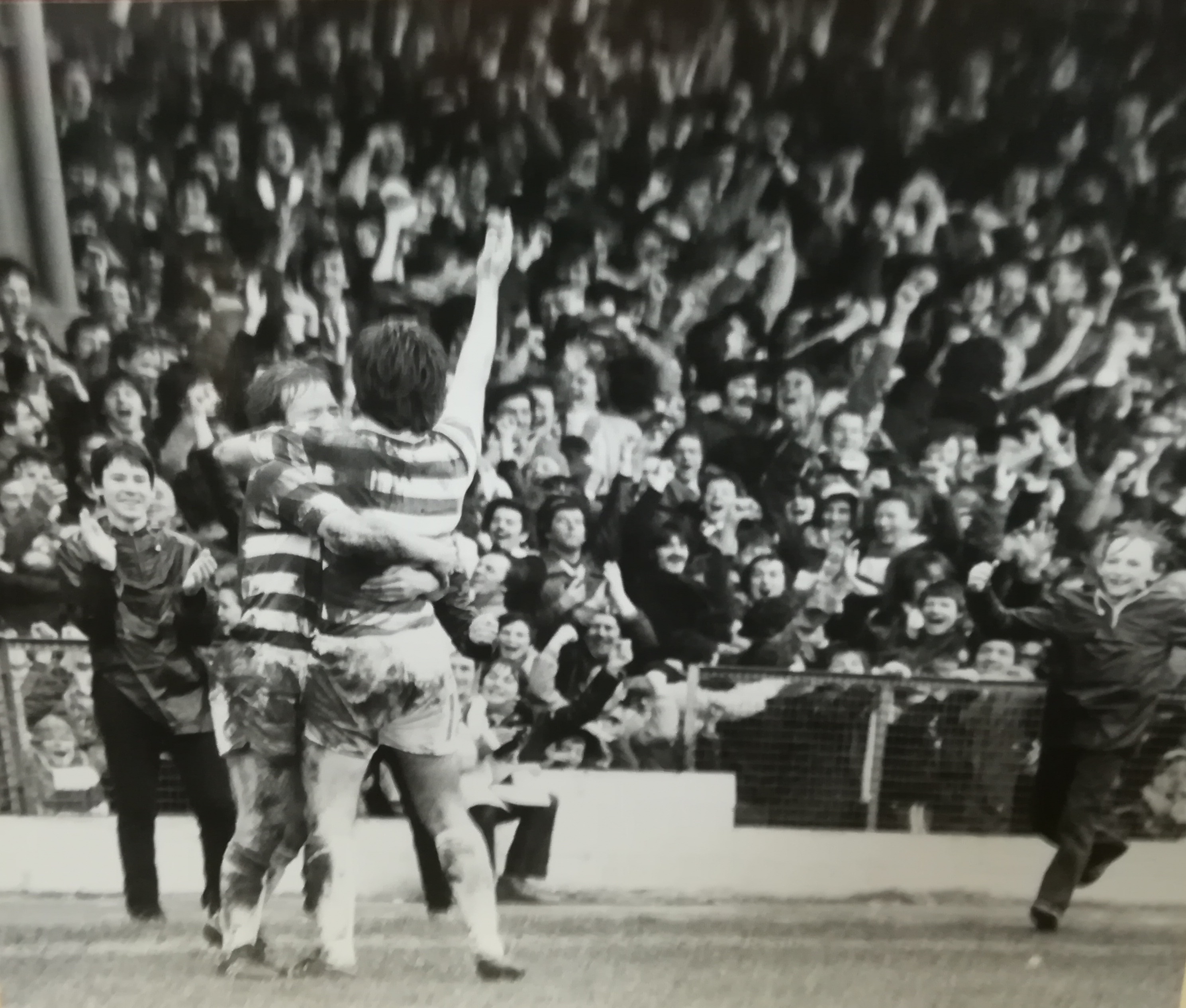 MacLeod and McCluskey hug after goal v Aberdeen 1981