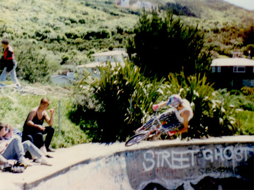 Onslow Bowl - BACK IN THE DAY BMX Onslow Bowl - BACK IN THE DAY BMX