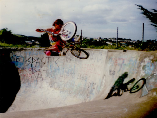 Onslow Bowl - BACK IN THE DAY BMX Onslow Bowl - BACK IN THE DAY BMX