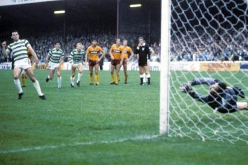 McClair scores at Fir Park 1986