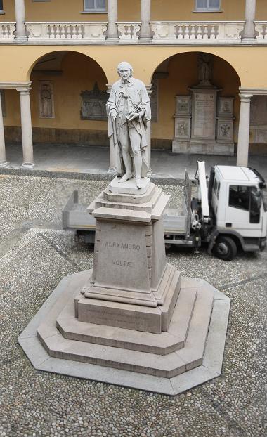 Statua Alessandro Volta Statua Alessandro Volta