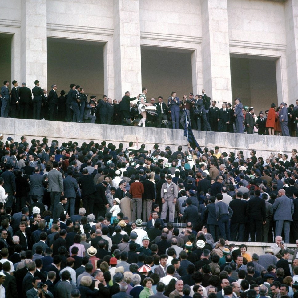 Billy carries off the big cup Lisbon 67