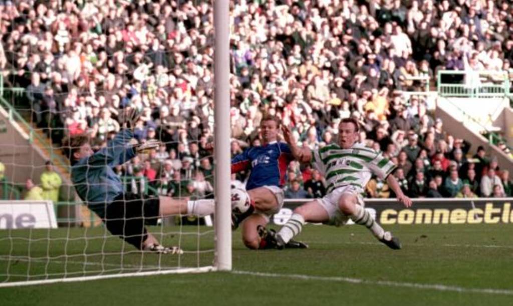 Valgaeren scores v Rangers 2001