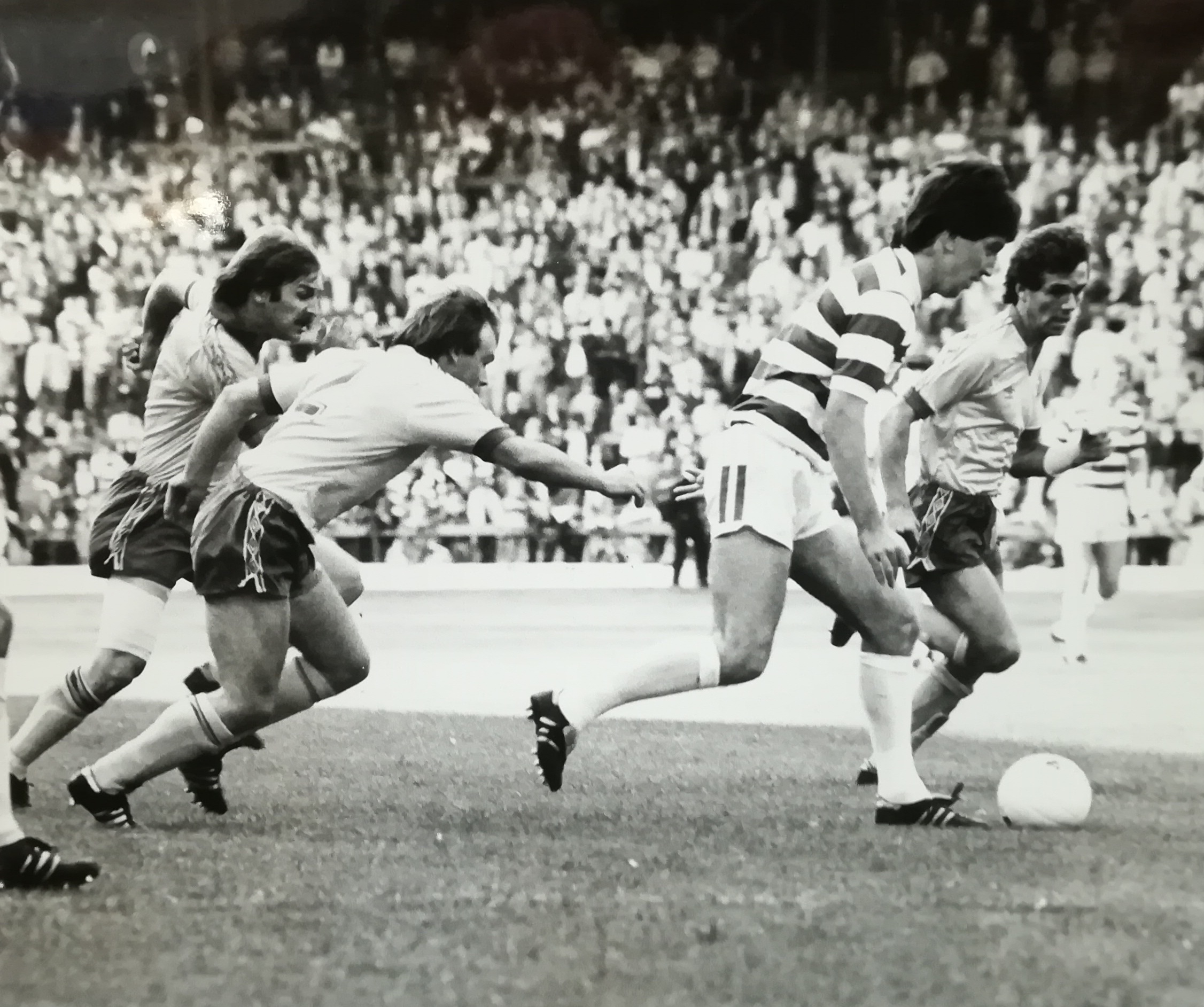 McCluskey takes on Morton defence 1981