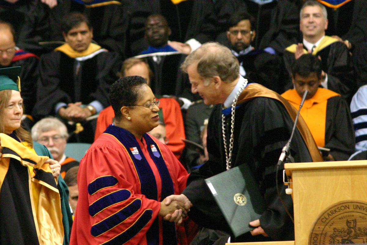 Shirley Ann Jackson - ο χώρος εργασιών Shirley Ann Jackson - ο χώρος εργασιών