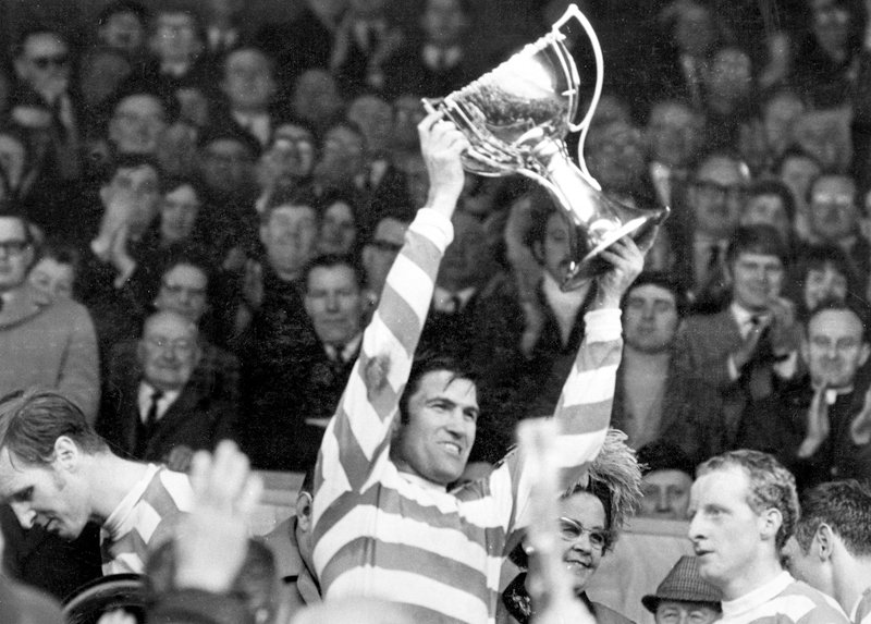 bertie auld lifts the league cup 1969