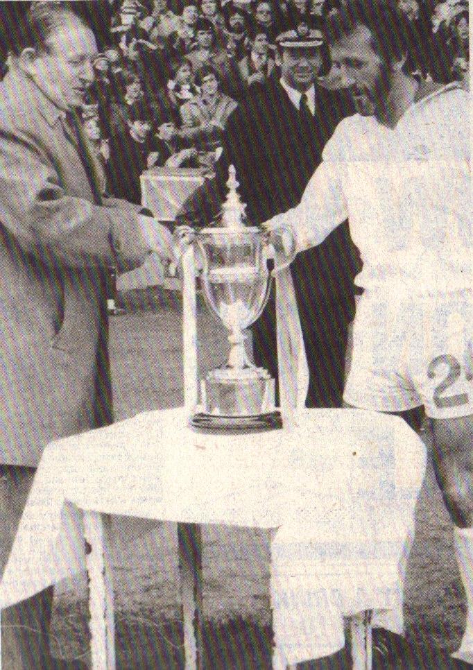 Danny McGrain receives the 1981 league trophy