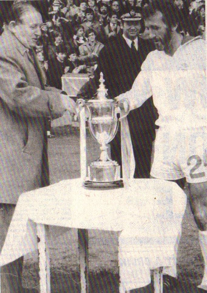 Danny McGrain receives the 1981 league trophy