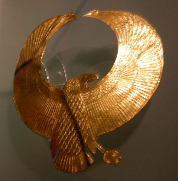 KV55 - royal vulture found on mummy KV55 - royal vulture found on mummy